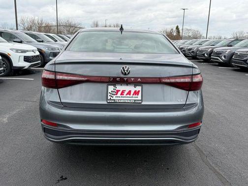 Platinum 2026 Volkswagen Jetta 1.4T SE