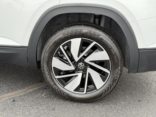 2025 Volkswagen Atlas 2.0T SE w/Technology 4MOTION