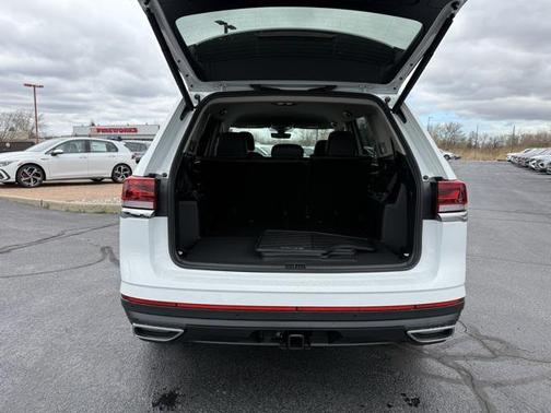 2025 Volkswagen Atlas 2.0T SE w/Technology 4MOTION