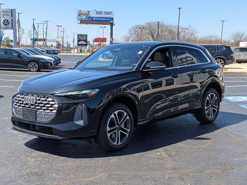 Mythos Black Metallic 2025 Audi Q5 Premium TFSI quattro S tronic