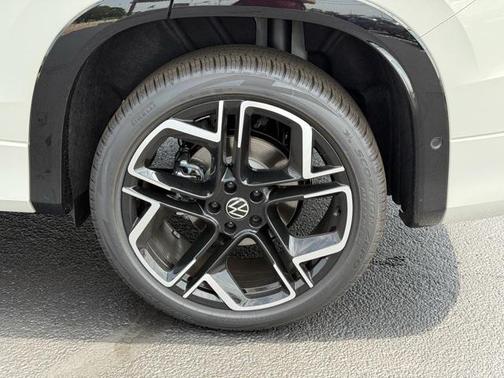 2025 Volkswagen Tiguan 2.0T SEL R-Line 4MOTION