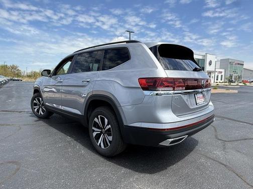 2025 Volkswagen Atlas 2.0T SE