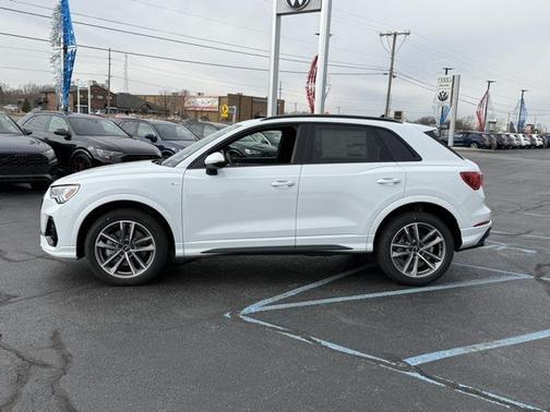 2025 Audi Q3 Premium 45 TFSI S line quattro Tiptronic