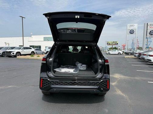 deep black pearl 2026 Volkswagen Tiguan 2.0T SE R-Line Black 4MOTION