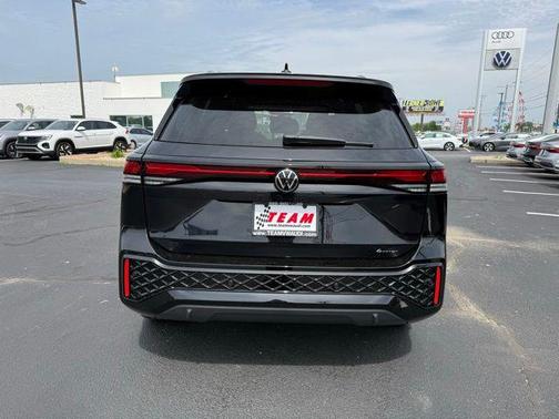 deep black pearl 2026 Volkswagen Tiguan 2.0T SE R-Line Black 4MOTION