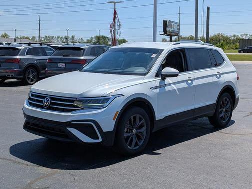 Opal White Pearl 2023 Volkswagen Tiguan 2.0T SE 4MOTION