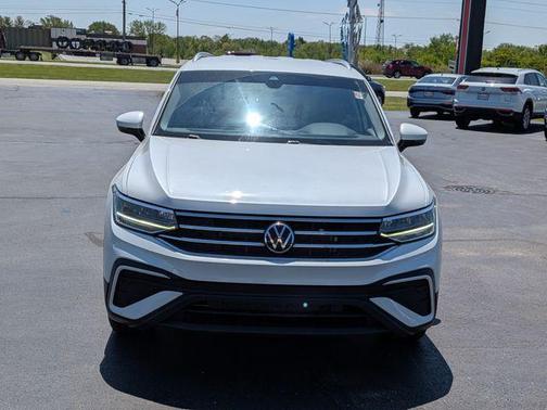 Opal White Pearl 2023 Volkswagen Tiguan 2.0T SE 4MOTION