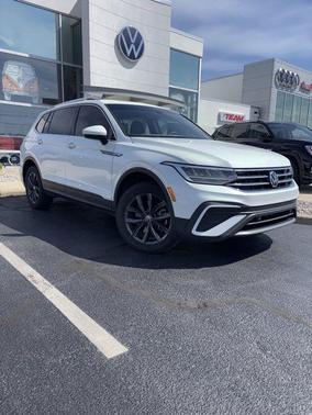 Opal White Pearl 2023 Volkswagen Tiguan 2.0T SE 4MOTION