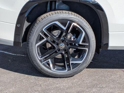 2026 Volkswagen Tiguan 2.0T SEL R-Line 4MOTION