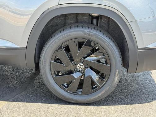 2025 Volkswagen Atlas 2.0T SE w/Technology 4MOTION