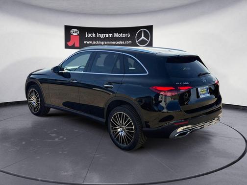 2026 Mercedes-Benz GLC 300 Base