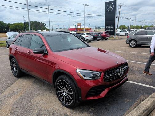 MANUFAKTUR Cardinal Red Metallic 2022 Mercedes-Benz GLC 300 Base