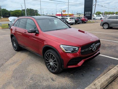 MANUFAKTUR Cardinal Red Metallic 2022 Mercedes-Benz GLC 300 Base