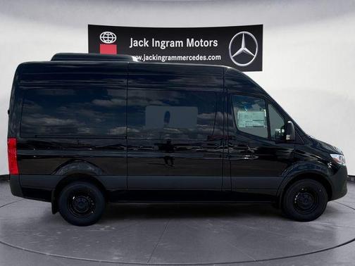 2025 Mercedes-Benz Sprinter 2500 144 WB Standard Roof Passenger