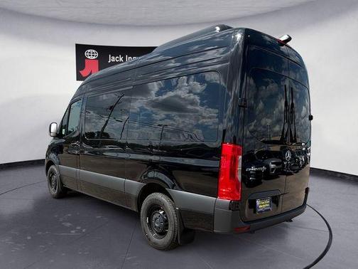 2025 Mercedes-Benz Sprinter 2500 144 WB Standard Roof Passenger