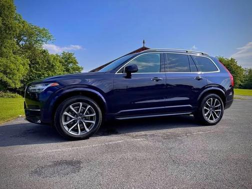2017 Volvo XC90 T6 Momentum