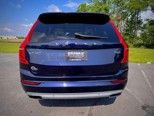 2017 Volvo XC90 T6 Momentum