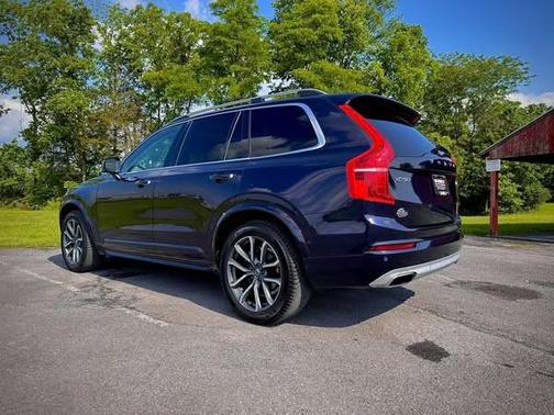2017 Volvo XC90 T6 Momentum
