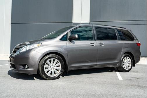 2017 Toyota Sienna XLE