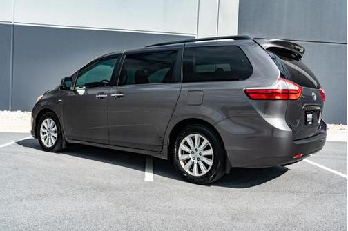 2017 Toyota Sienna XLE