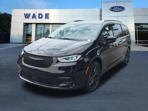 Diamond Black 2024 Chrysler Pacifica TOURING L