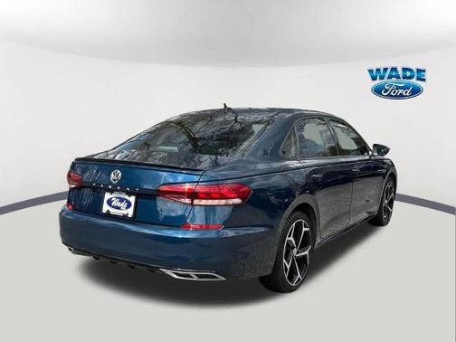 2020 Volkswagen Passat 2.0T R-LINE