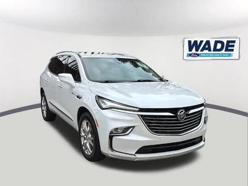 White Frost Tricoat 2023 Buick Enclave ESSENCE