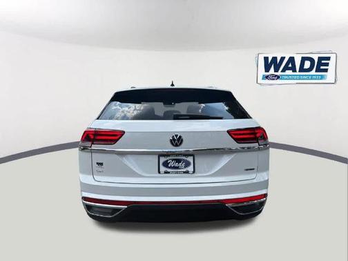 Opal White Pearl Effect 2023 Volkswagen Atlas Cross Sport 2.0T SEL