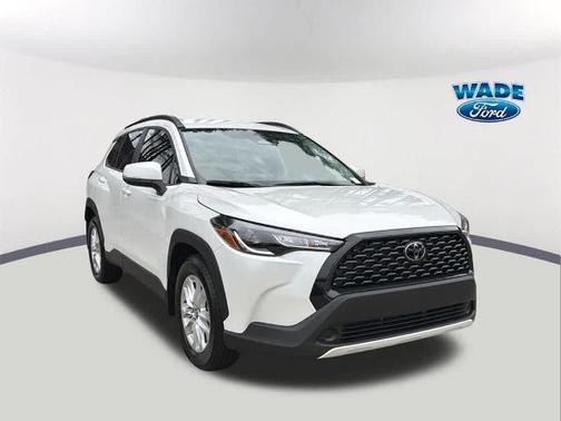 2024 Toyota Corolla Cross LE