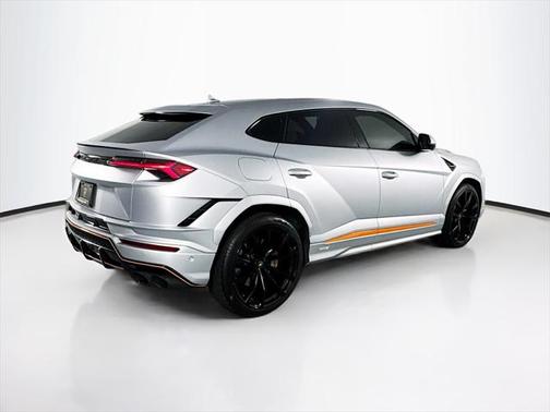 2023 Lamborghini Urus S