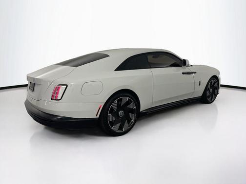 Arctic White 2025 Rolls-Royce Spectre