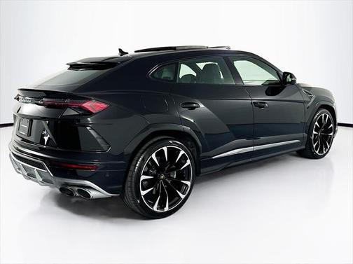 2021 Lamborghini Urus Graphite Capsule