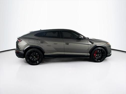 2022 Lamborghini Urus Graphite Capsule