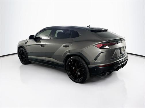 2022 Lamborghini Urus Graphite Capsule