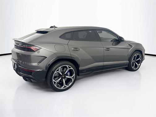 2025 Lamborghini Urus SE