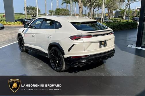 2022 Lamborghini Urus Graphite Capsule