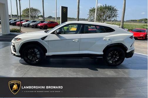2022 Lamborghini Urus Graphite Capsule