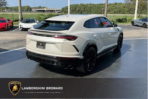 2022 Lamborghini Urus Graphite Capsule