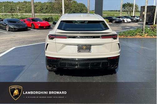 2022 Lamborghini Urus Graphite Capsule
