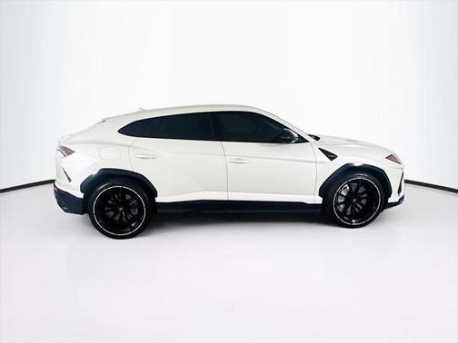 2022 Lamborghini Urus Graphite Capsule