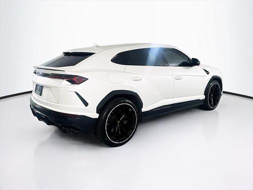 2022 Lamborghini Urus Graphite Capsule