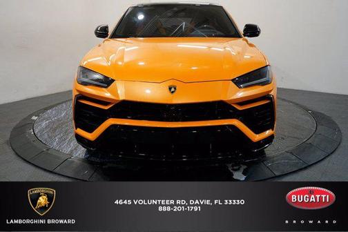 2021 Lamborghini Urus Pearl Capsule
