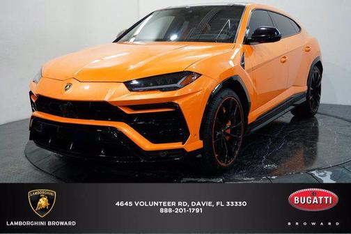 2021 Lamborghini Urus Pearl Capsule