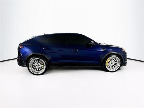 2022 Lamborghini Urus Graphite Capsule
