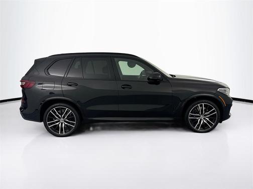 2022 BMW X5 M50i