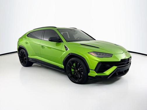 Verde Mantis Metallic 2024 Lamborghini Urus S