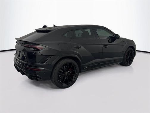 2023 Lamborghini Urus S