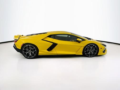 Giallo Metallic 2024 Lamborghini Revuelto