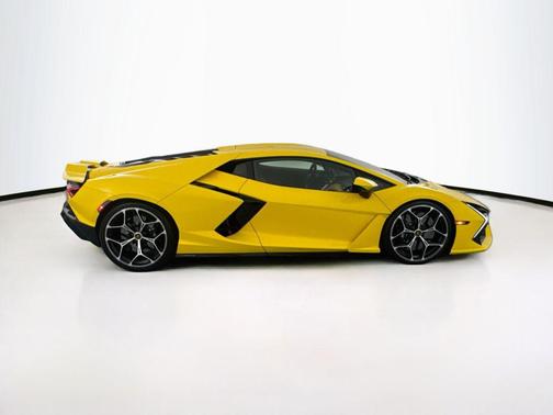 Giallo Metallic 2024 Lamborghini Revuelto