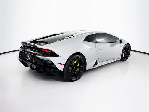 2020 Lamborghini Huracan EVO Base